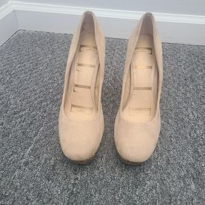 Elle gold shoes 7.5 m